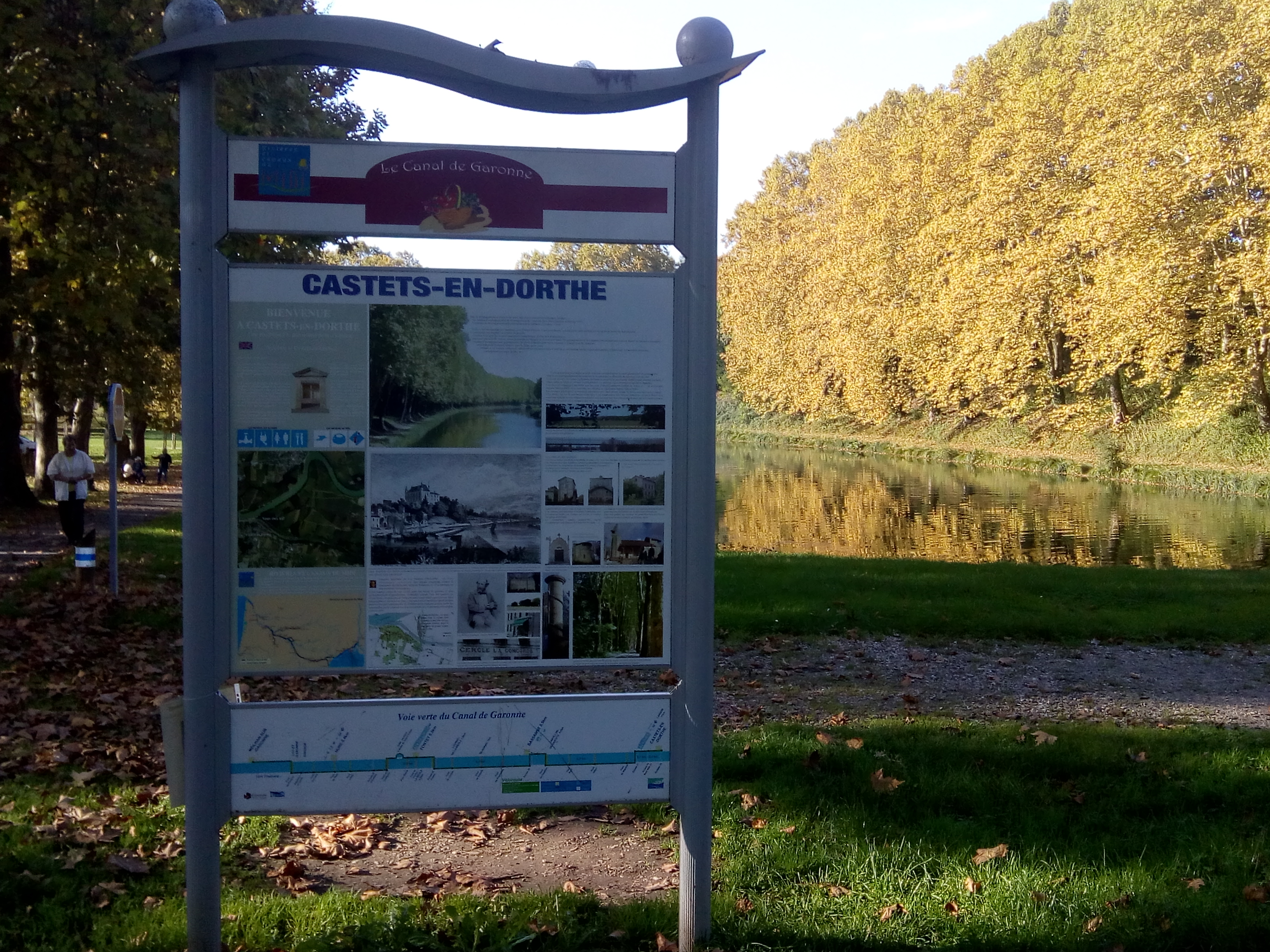 Le bout du canal à Castets