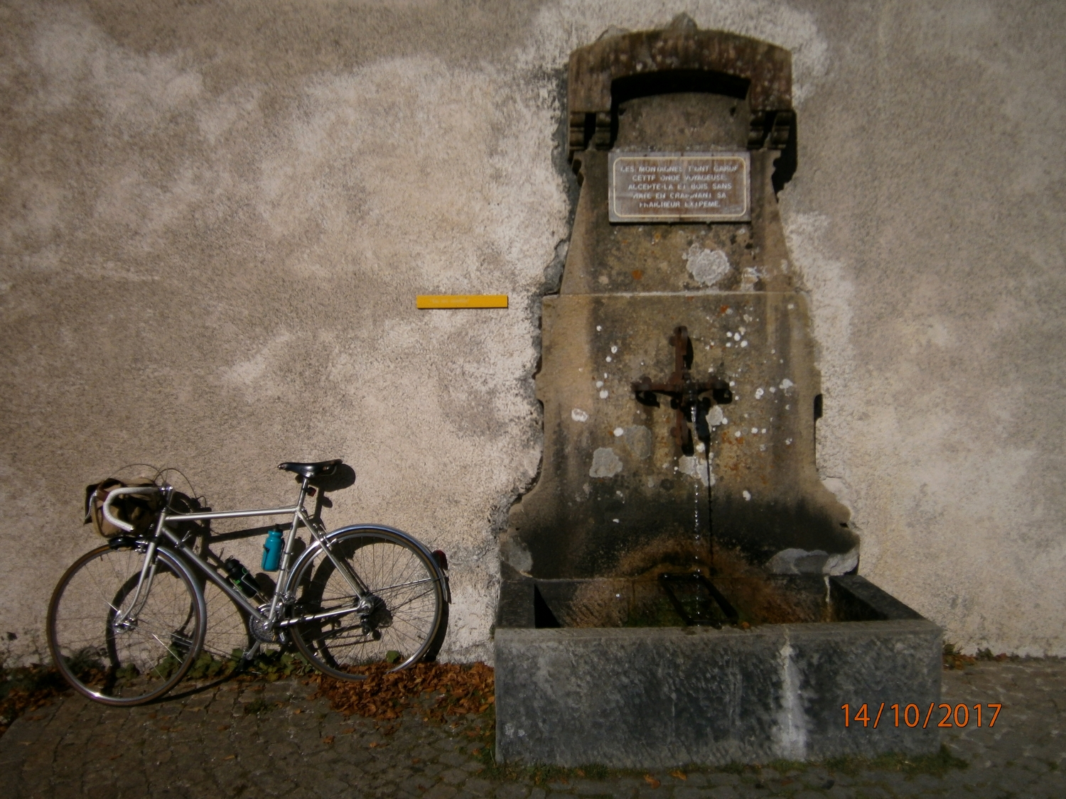 La fontaine du col de la Serreyrède bienvenue pour faire le plein