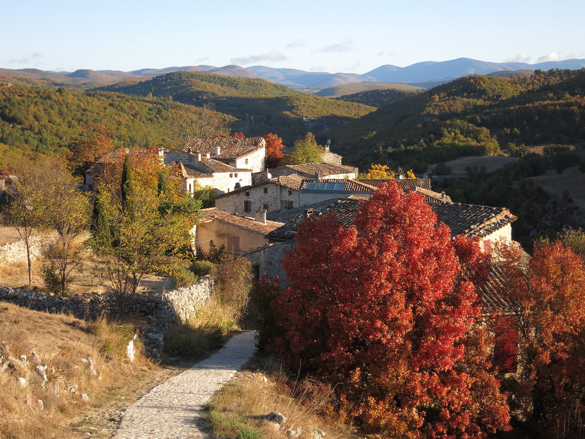 Oppedette et la vue vers le Nord et le plateau d'Albion