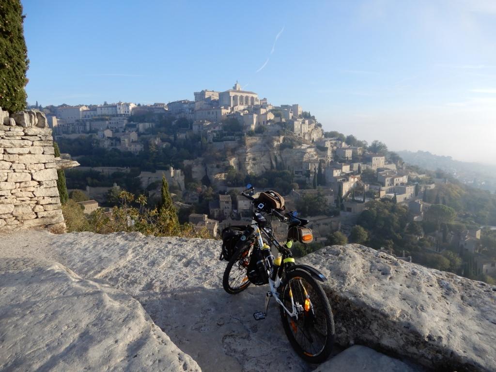 GORDES et ma FERRARI...