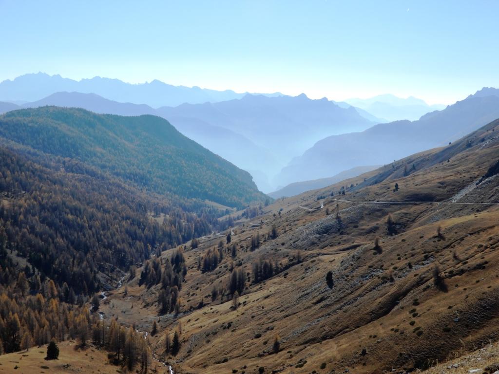 Tout en bas...la vallée bien lointaine