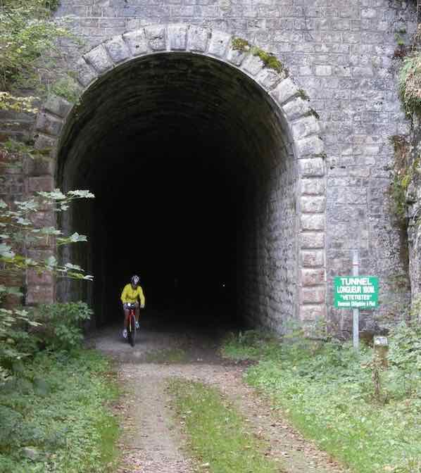 le tunnel de Plaisir Fontaines .jpg