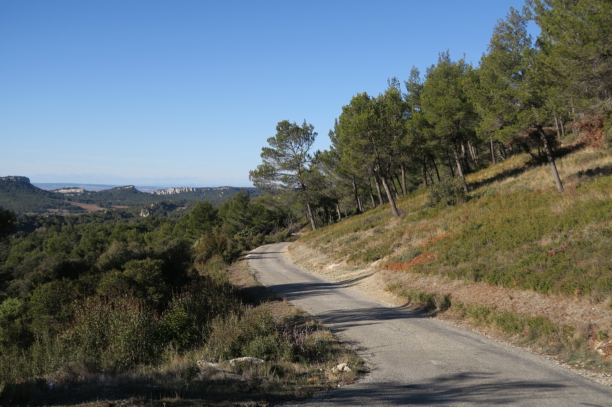 Très belle vue depuis les Alpilles jusqu'au Pic Saint Loup (Montpellier)