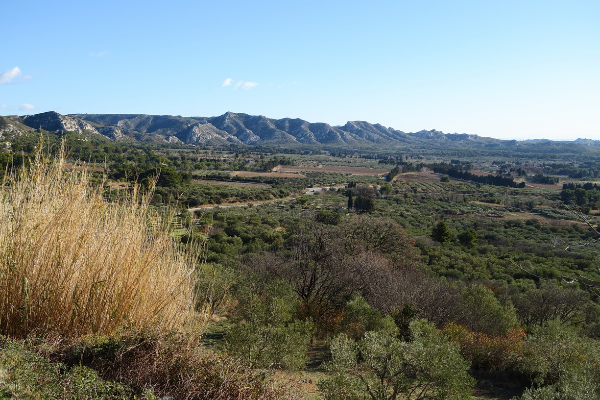 Vue à partir des Baux de Provence vers l'Est et la chaîne des Aplilles