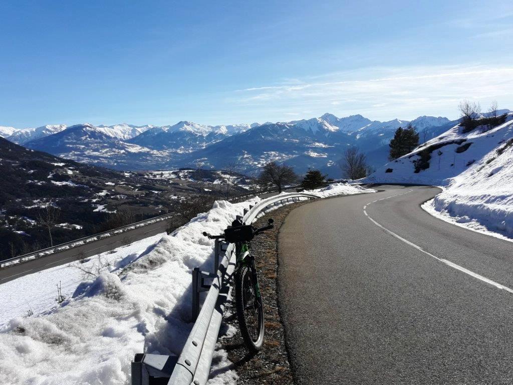 Derrière, au fond : Montagne des Orres