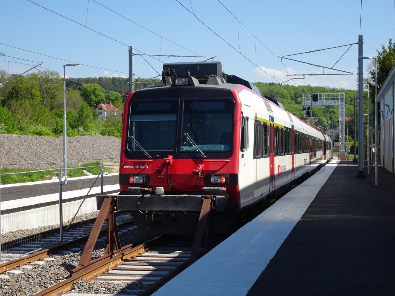 Une rame CFF en attente de repartir vers la Suisse