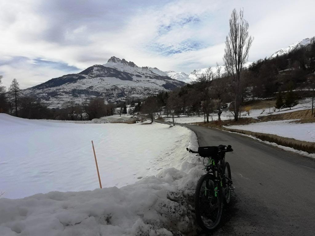 Au fond : Vallée de Réallon, Aiguilles de Chabrières