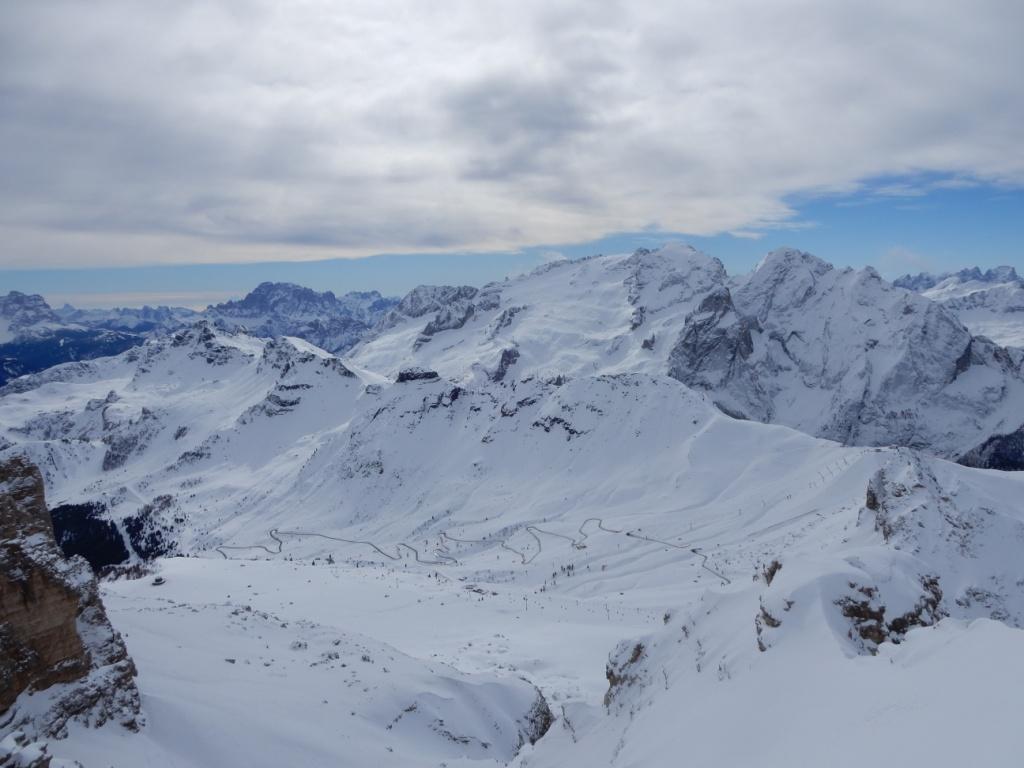 En bas : Col du Podoï, vu depuis le Sasso di Pordoï