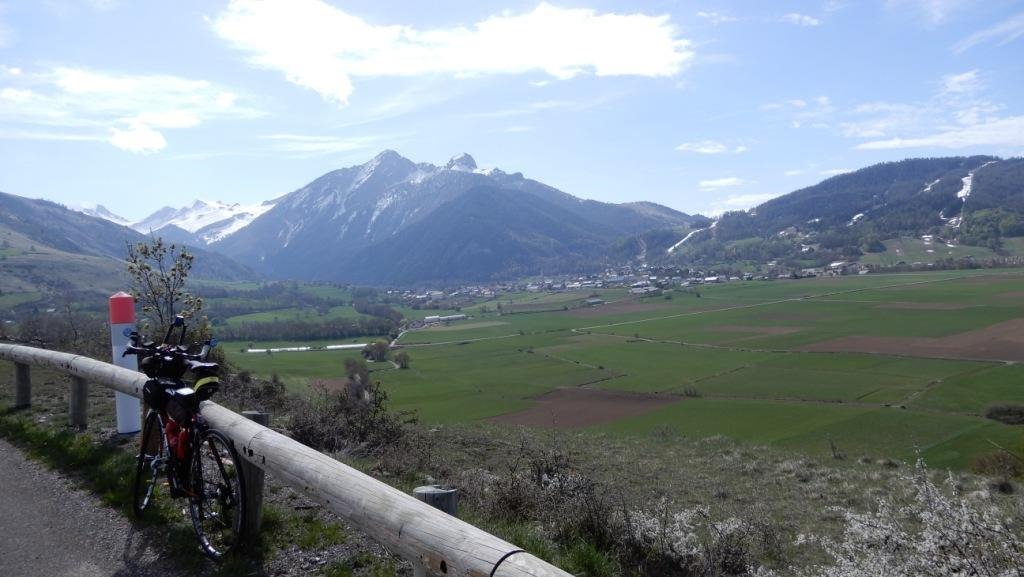 Ancelle et le Col de Moissières au fond