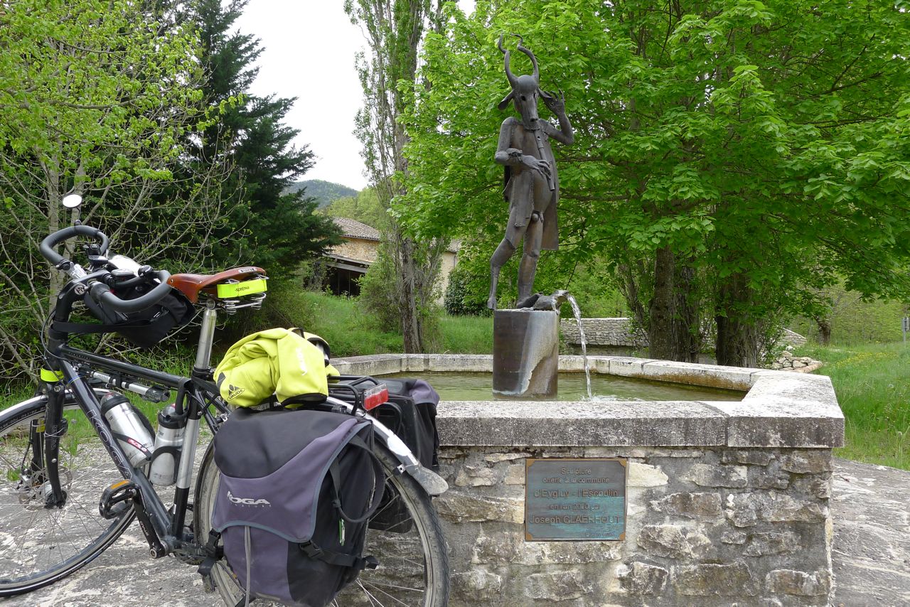 fontaine_escoulin.jpg