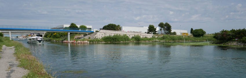 un ancien chemin de halage permet d'aller à Frontignan en évitant la sortie "voie rapide" de Sète