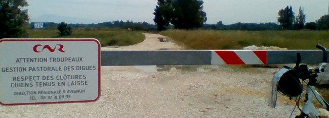 entrée d'une jolie piste ... piétonne !