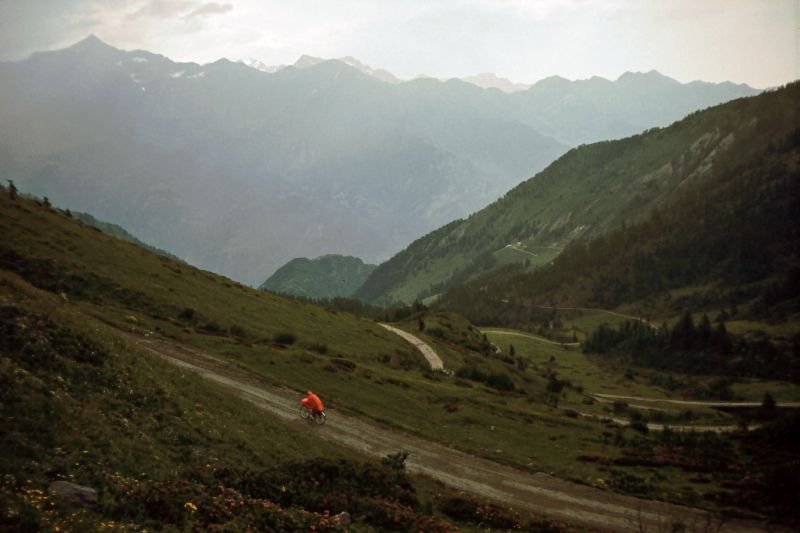 Une averse dans la montée du col de Finestre