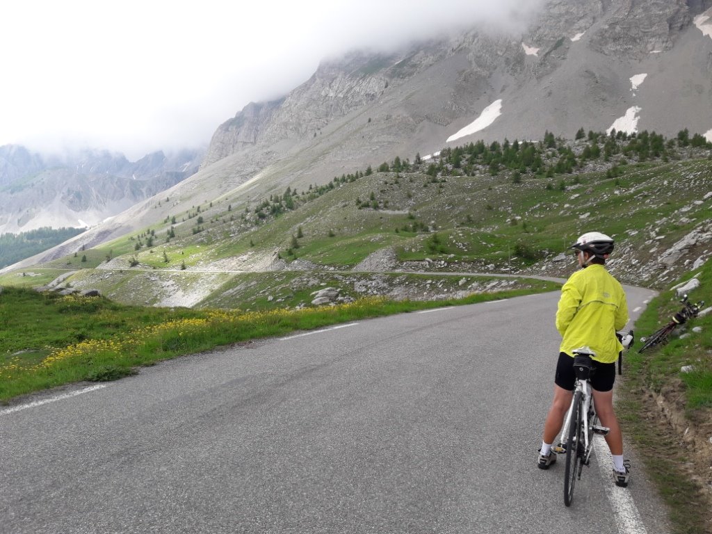 Col des Champs 2100 m, descente vers St Martin d'Entraunes