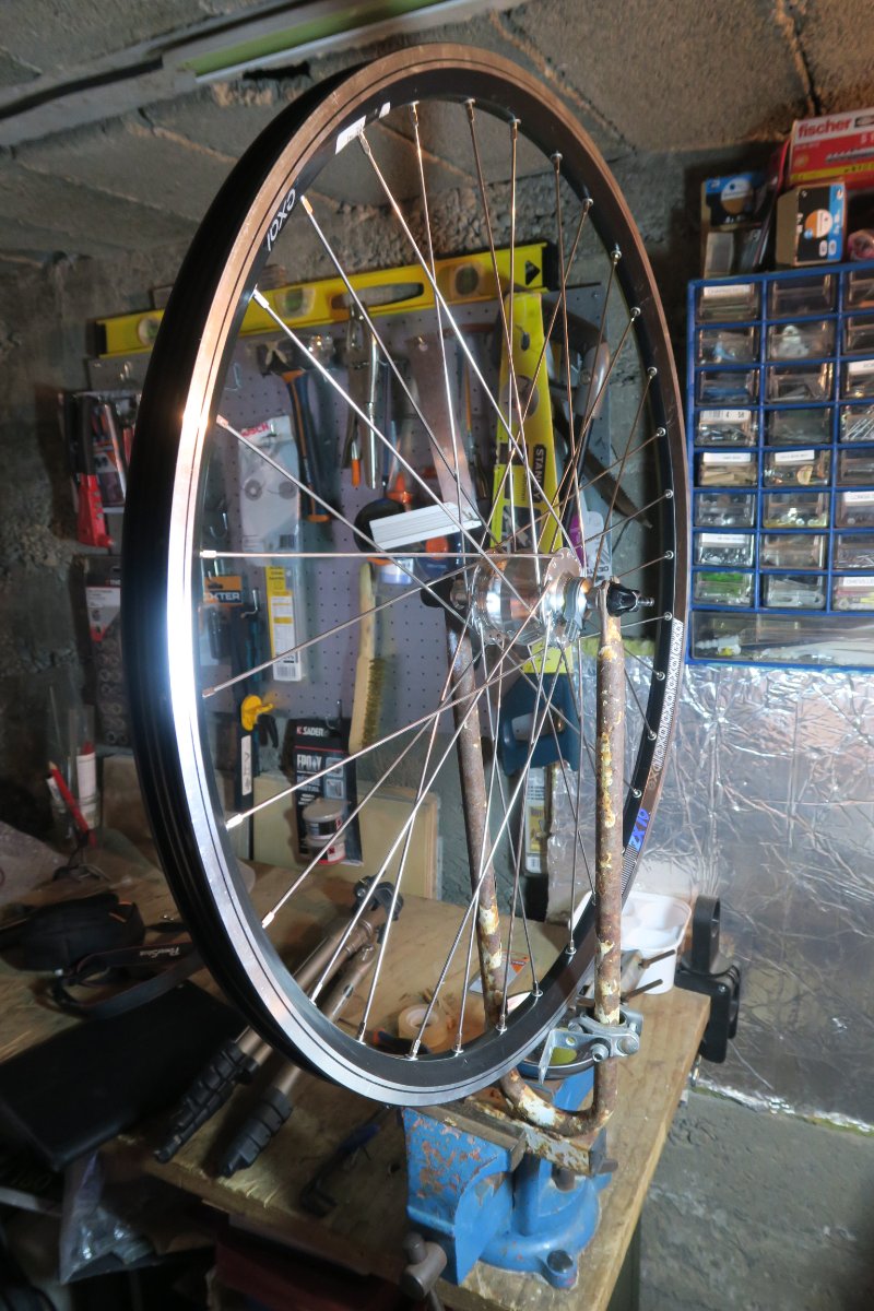 Le banc artisanal avec récup "fourche" porte-vélo Vitansel