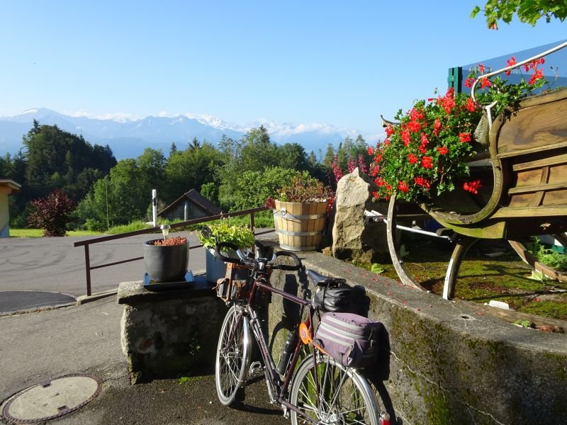 Devant l'hôtel le matin