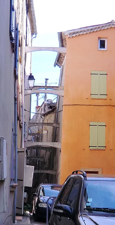 09. Astucieux arcs-boutants à Rians.jpg