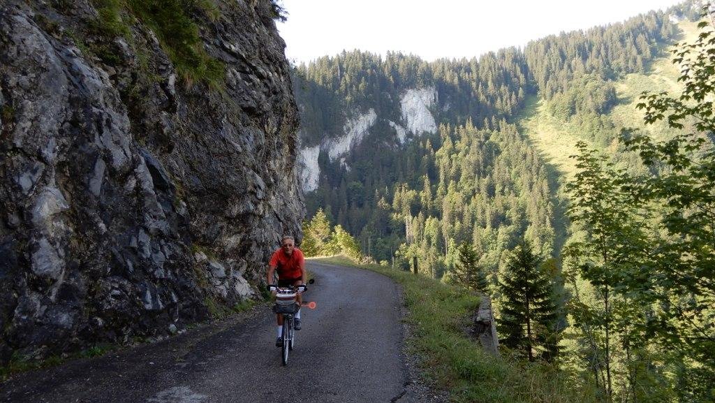 vallon encaissé sous le Lac de Hongrin