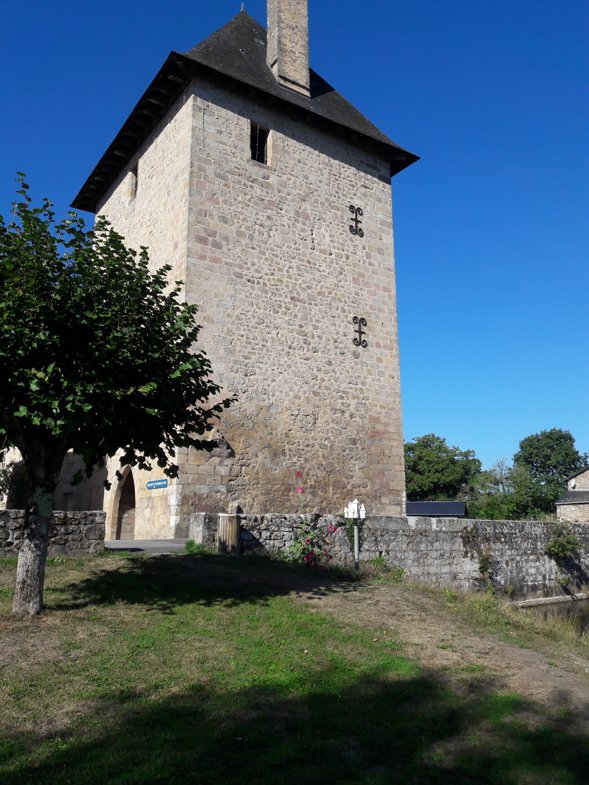 Tour de Peyrat le Château.jpg