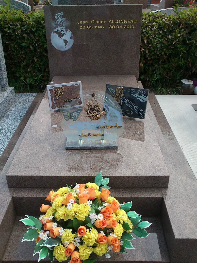 Sépulture de Jean-Claude ALLONNEAU, nouveau cimetière des Clayes-sous-Bois (78340).