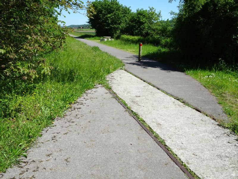 Piste cyclable dangereuse à Attichy (Oise)