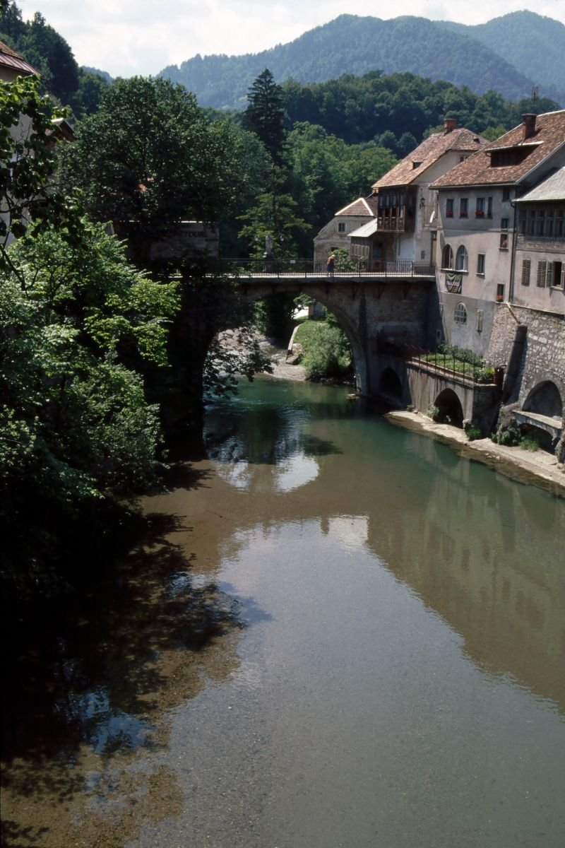 S703056.jpg