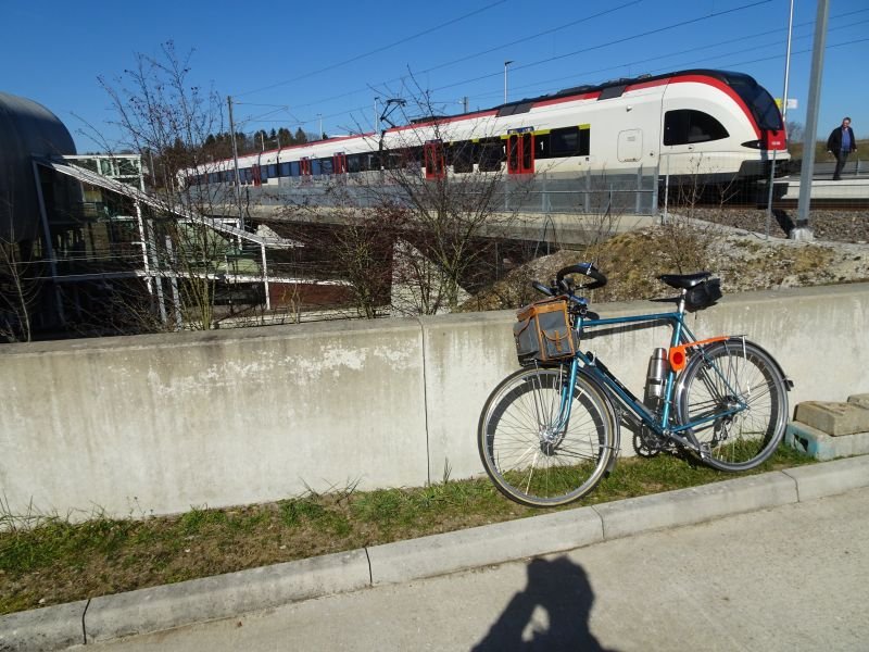 La ligne TER passe au-dessus du TGV