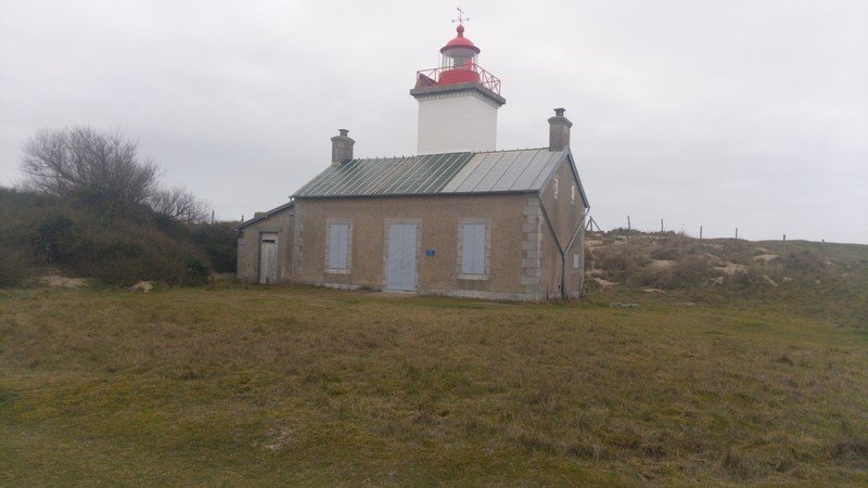 Le phare à la pointe d'Agon
