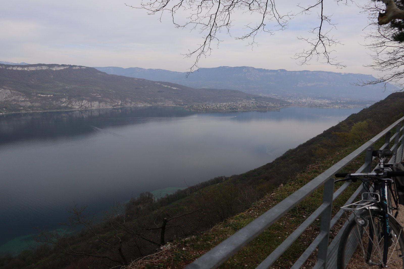 Le Lac à partir du Belvédère d'Ontex (par temps pas trop couvert)....