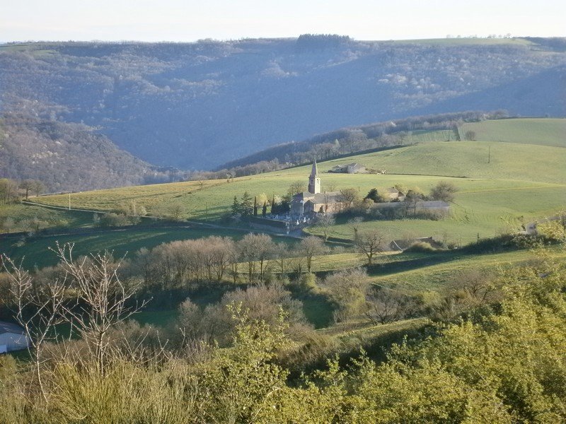 Début de la dégringolade vers Brousse le Château en passant par le hameau de St Martin de Brousse.