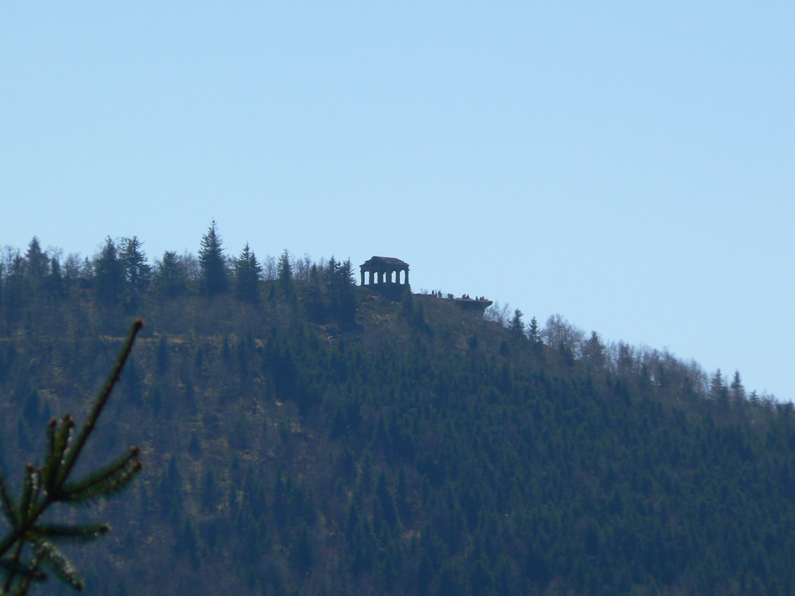 Temple du Donon, 1009m d'altitude. Vu depuis le versant nord.
