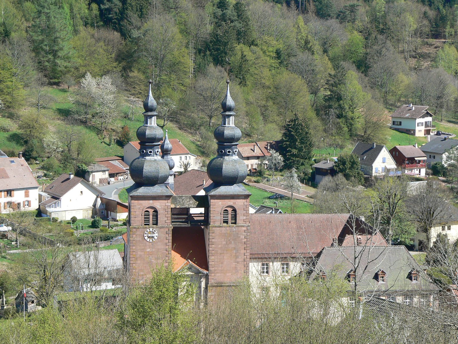 L'église vue depuis la chapelle