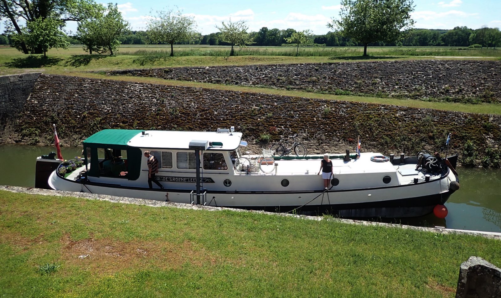 captain anglais sur une péniche flamande.jpg