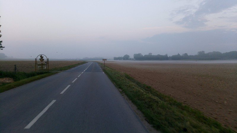 Il reste quelques bancs de brouillard sur les champs en sortant de Pavilly.