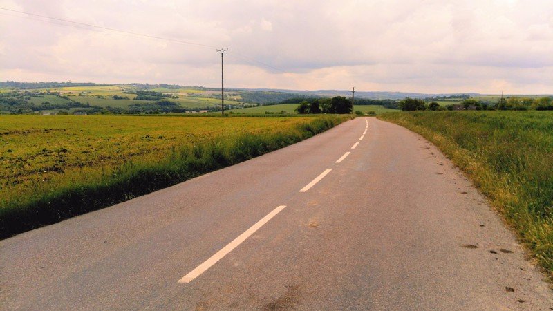 Le paysage est vallonné