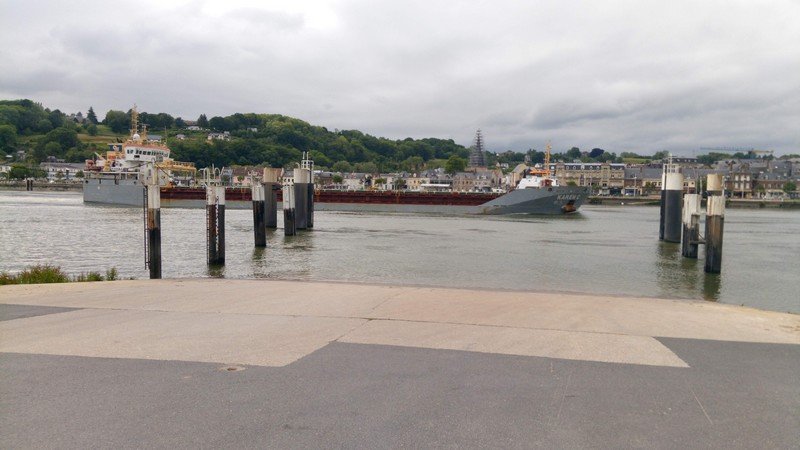 Il faut patienter un peu pour laisser passer d'autres bateaux