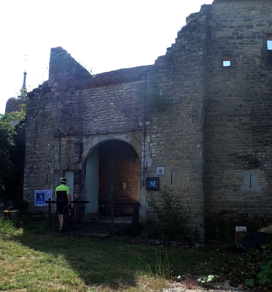 Château de Vallerois le Bois.jpg