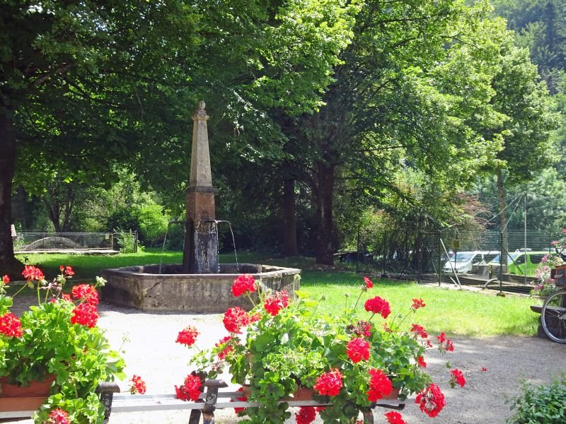 La fontaine de l'abbaye : parfait pour remplir le bidon