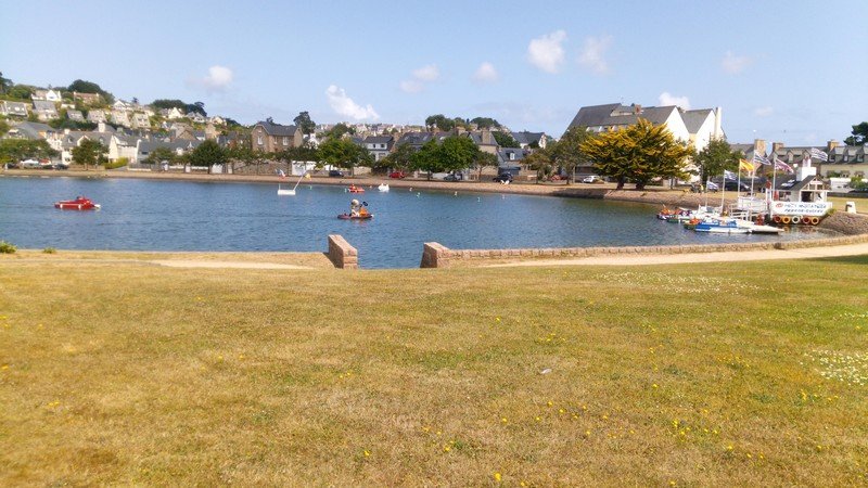 Le port miniature de Perros-Guirec où l'on peut se balader dans des modèles réduits de bateaux