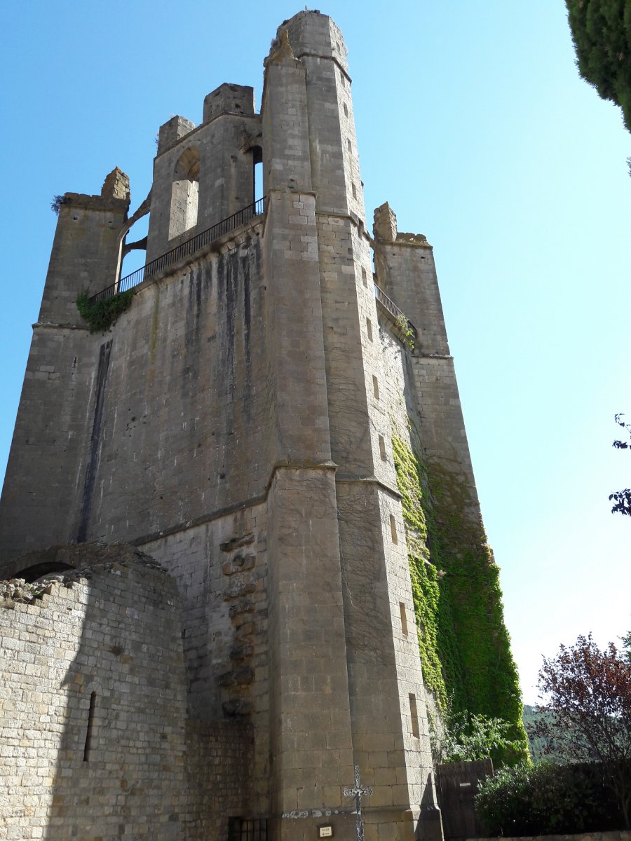Vestiges de la tour-clocher.jpg
