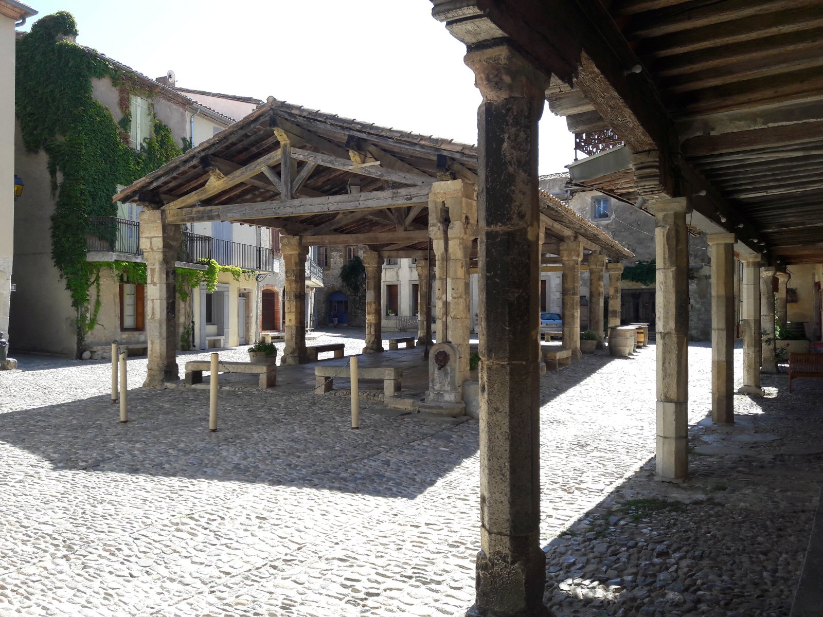 La halle depuis la galerie couverte.jpg