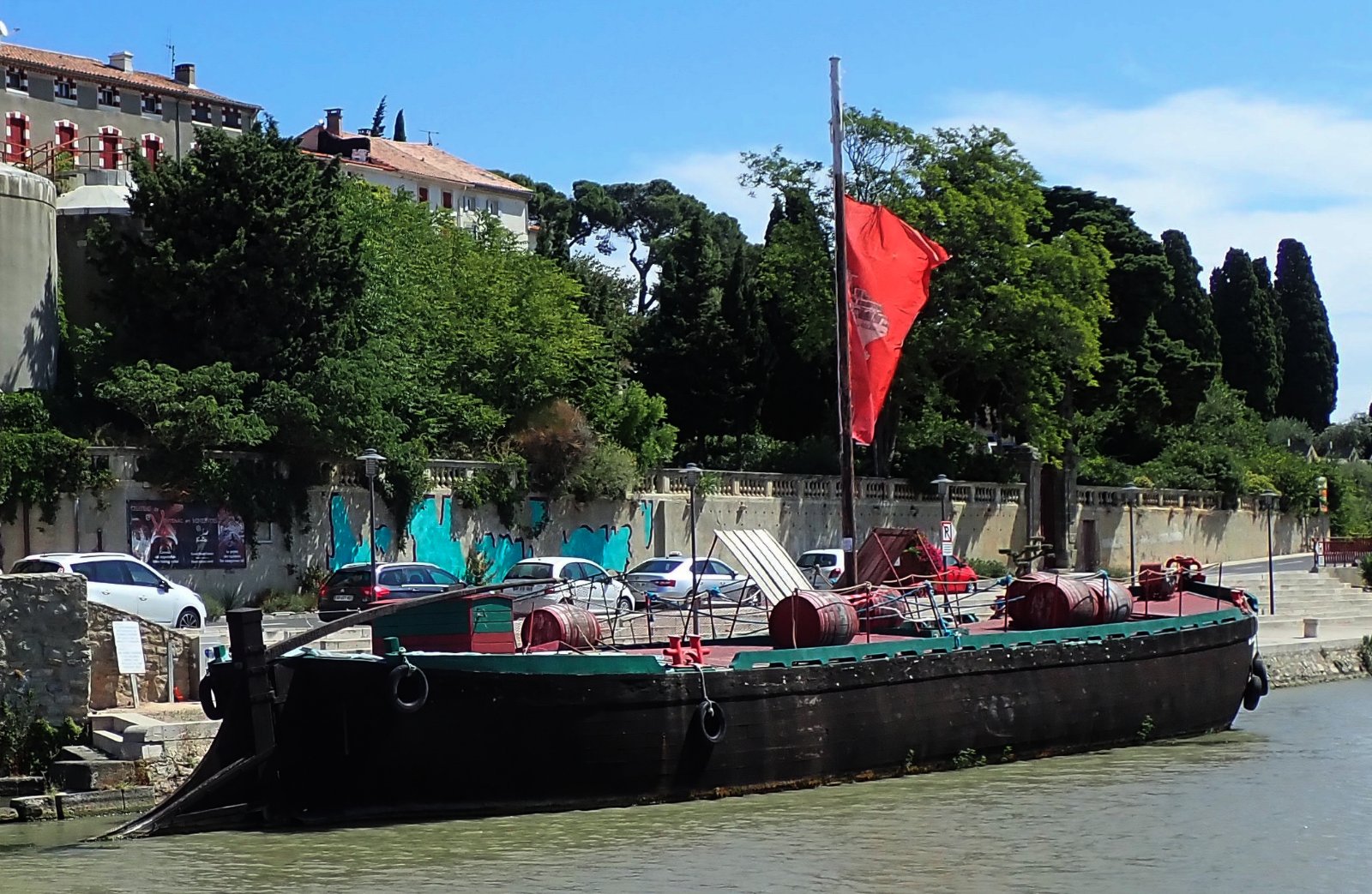 la péniche pinardière de Ventenac.jpg