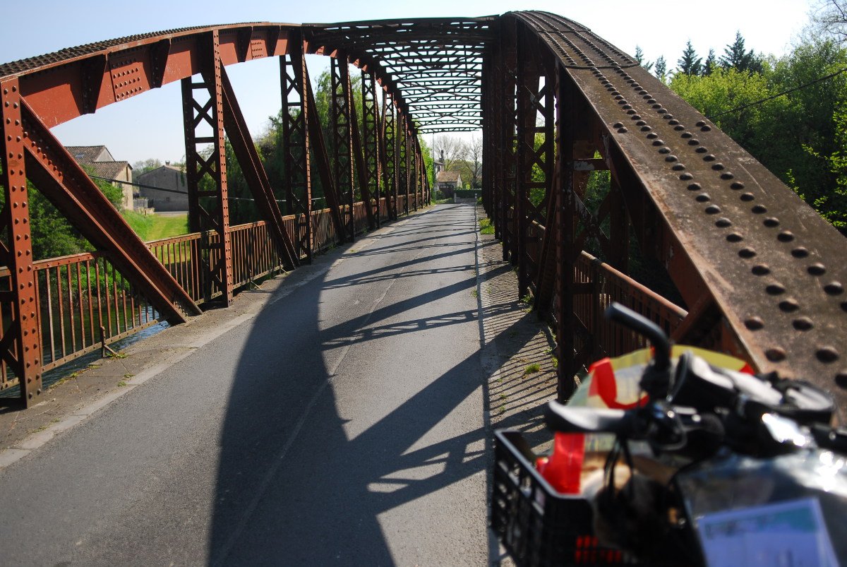 petit pont "type "Eiffel"