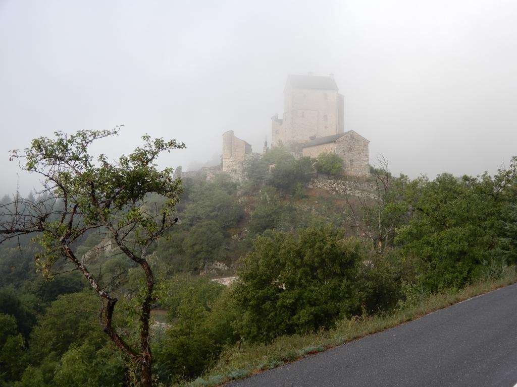 Descente dans les brumes matinales, vers Florac