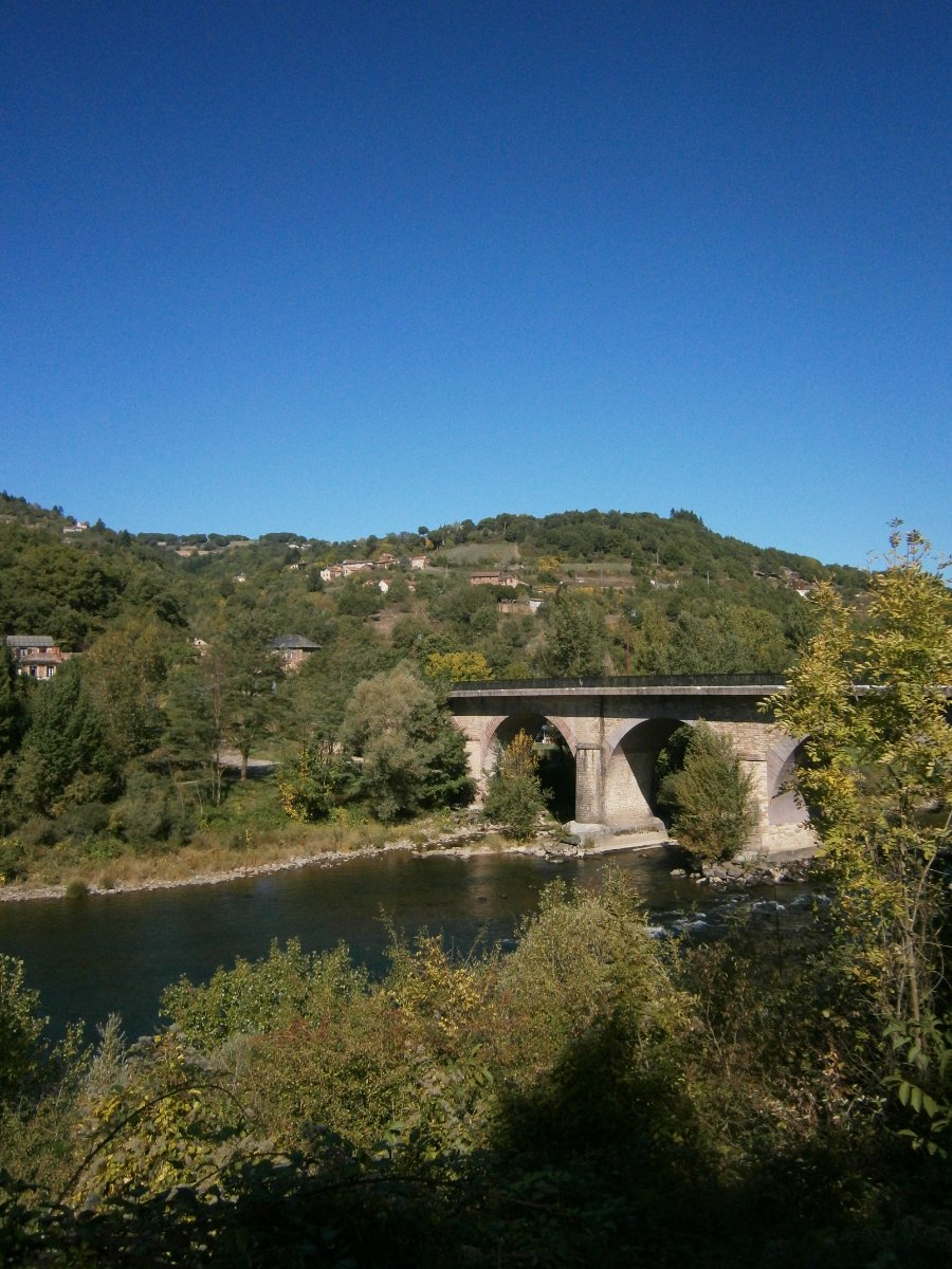Le pont de Broqies au départ de la longue rampe de 7km qui donne accès au Lévezou.
