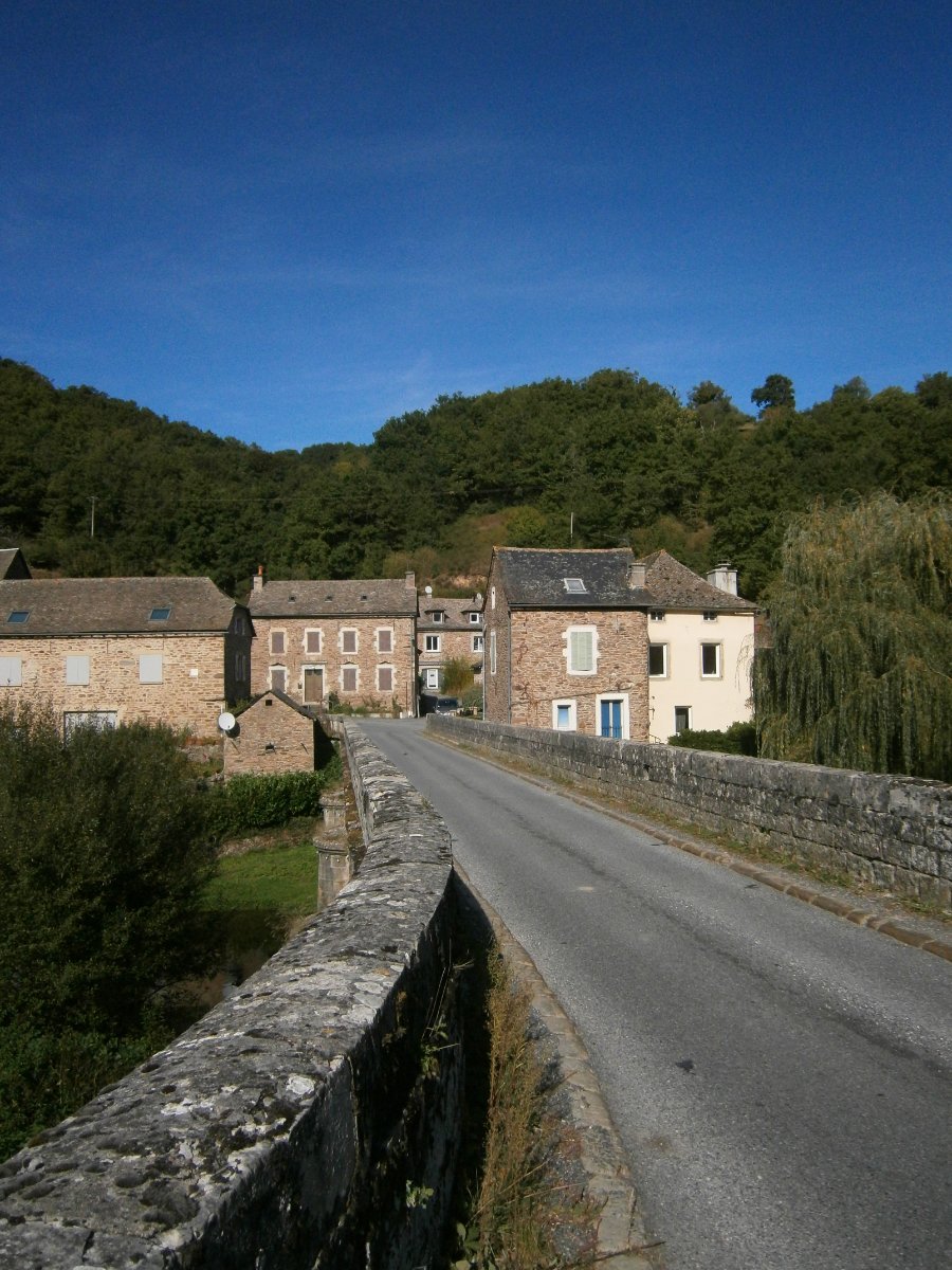 Le pont de la capelle Viaur qui marque la limite entre le Lévezou et et le Pays Ruthénois.
