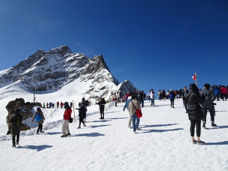 Plate-forme sur la neige