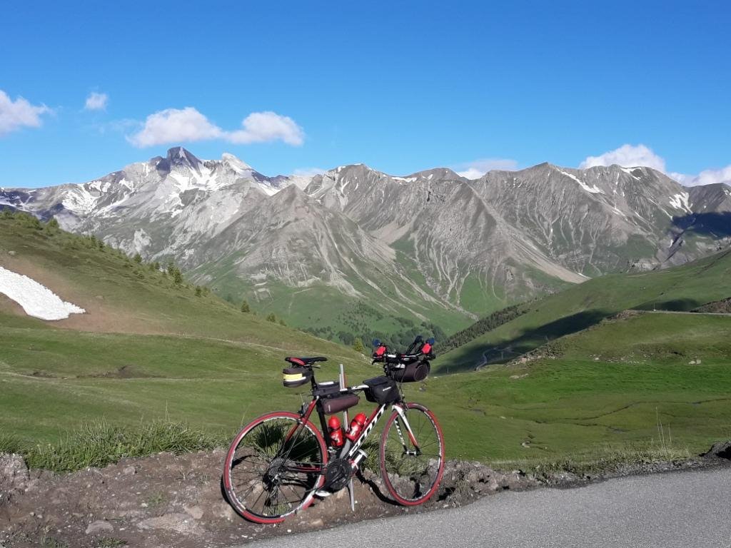 Col d'Allos 2250 m face au Massif des Trois Evêchés
