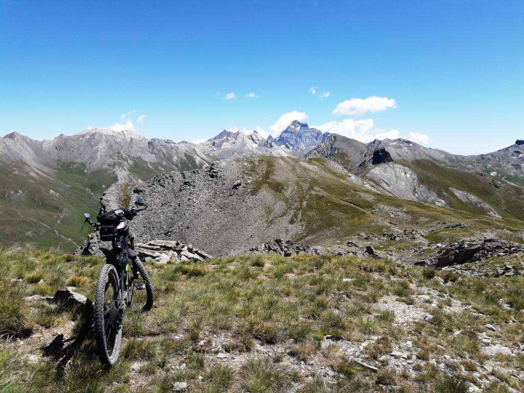 Vue plongeante sur le Mont-Viso
