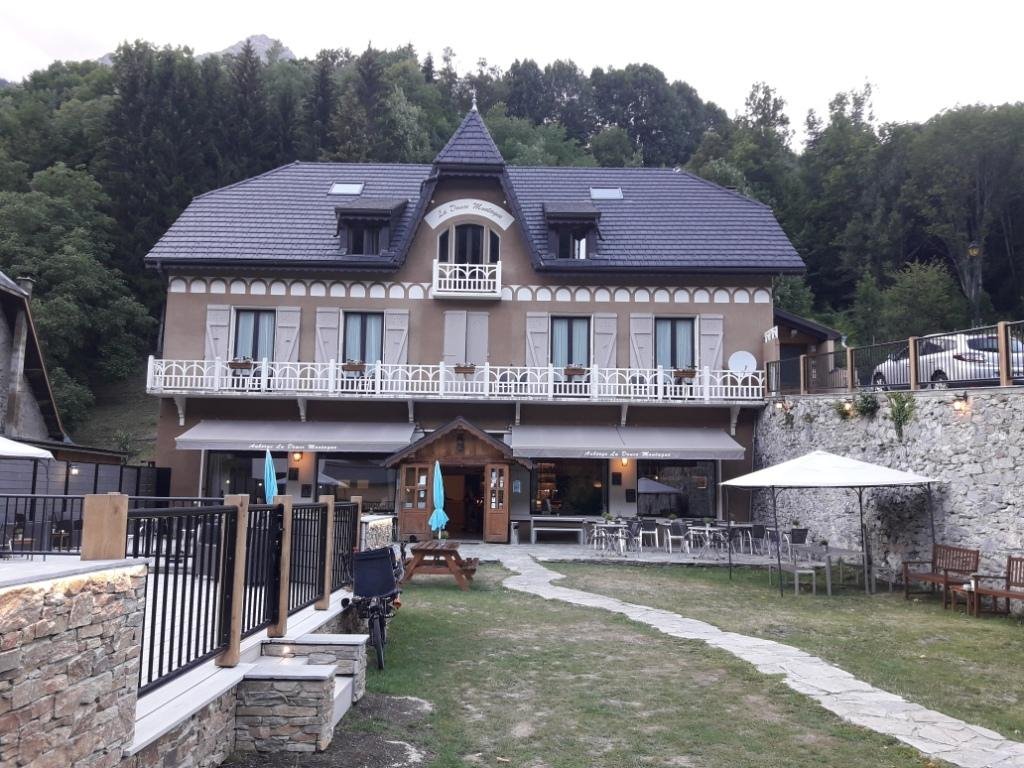 Hôtel "La Douce Montagne" à Allemond
